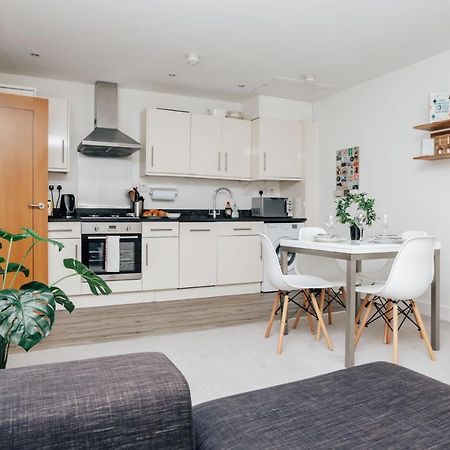 Central Modern Flat For 4-6 & Dedicated Parking Henley-on-Thames Esterno foto