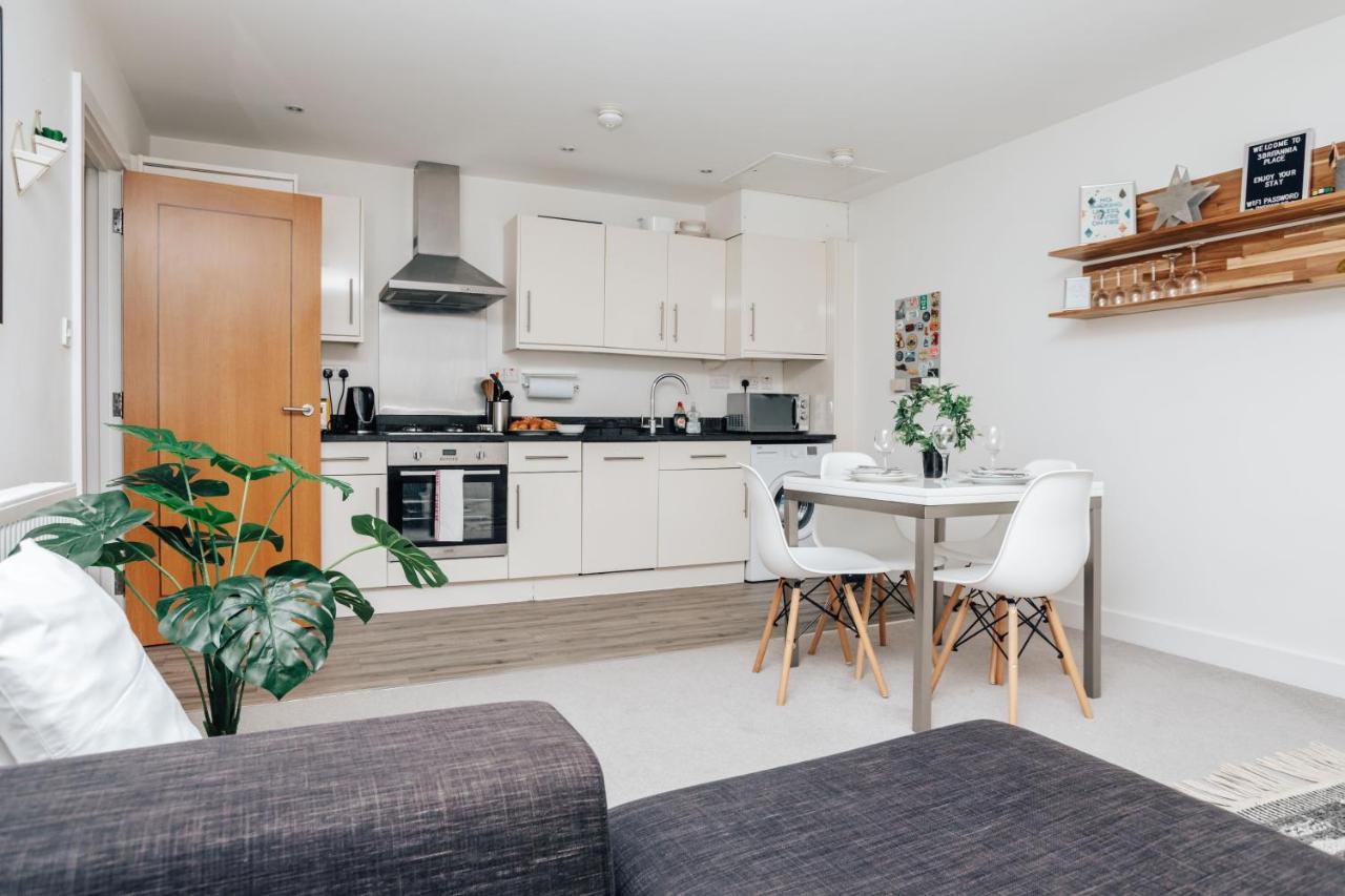 Central Modern Flat For 4-6 & Dedicated Parking Henley-on-Thames Esterno foto