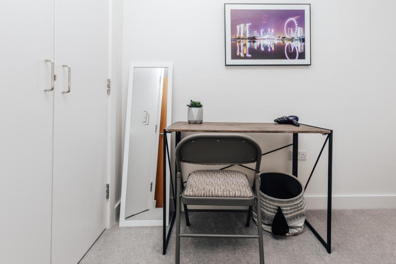Central Modern Flat For 4-6 & Dedicated Parking Henley-on-Thames Esterno foto