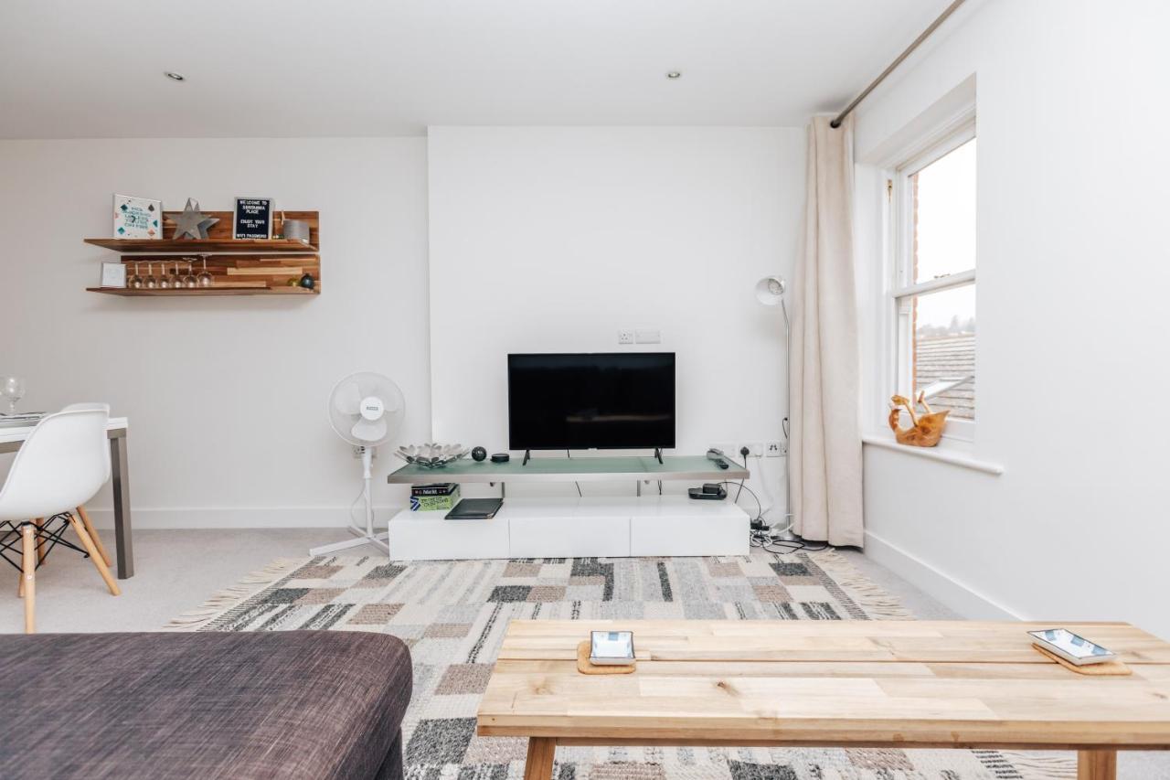 Central Modern Flat For 4-6 & Dedicated Parking Henley-on-Thames Esterno foto