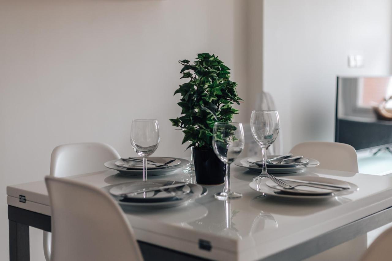 Central Modern Flat For 4-6 & Dedicated Parking Henley-on-Thames Esterno foto