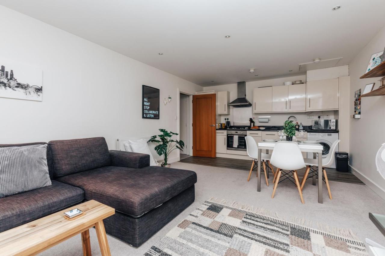 Central Modern Flat For 4-6 & Dedicated Parking Henley-on-Thames Esterno foto