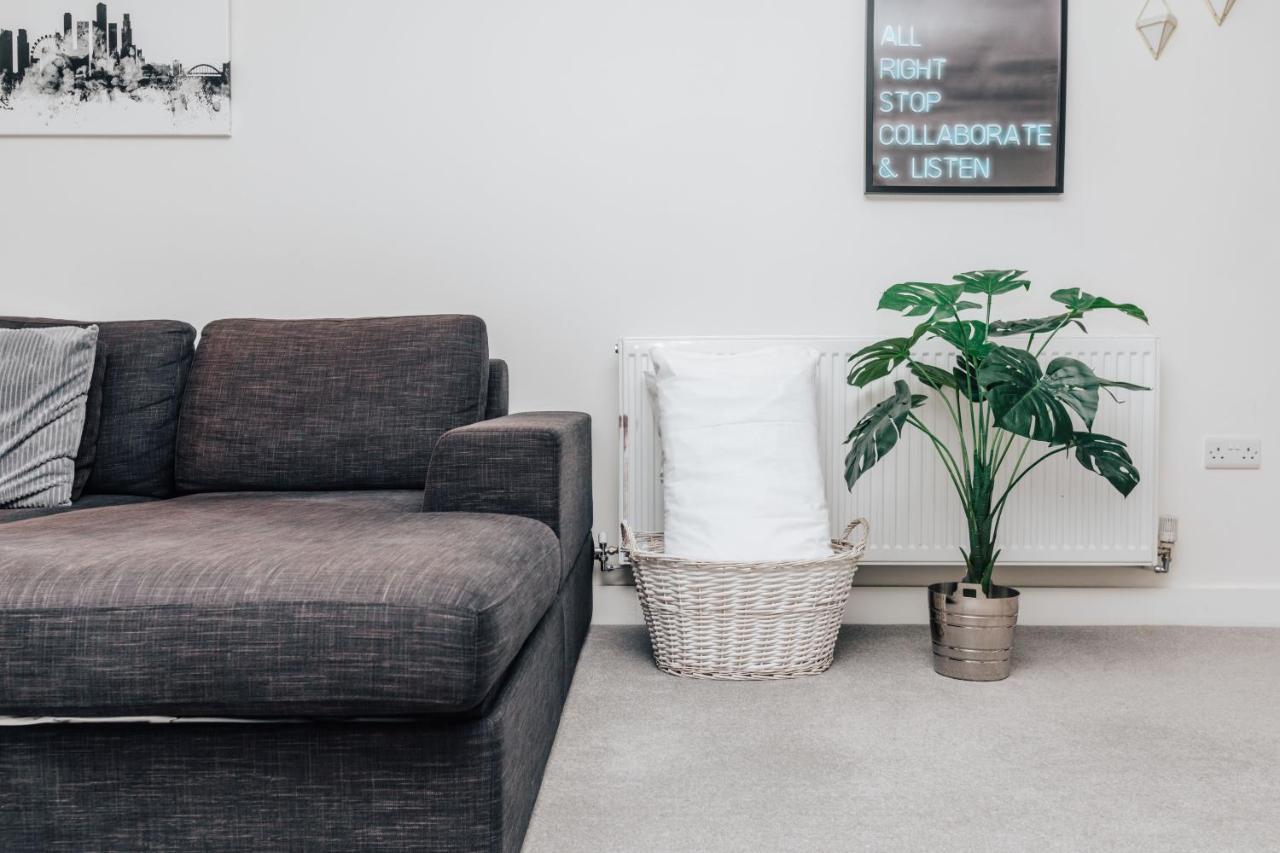 Central Modern Flat For 4-6 & Dedicated Parking Henley-on-Thames Esterno foto