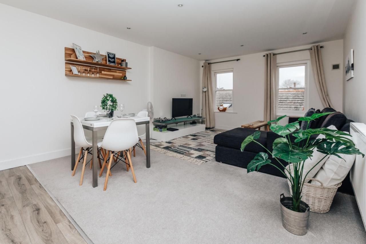Central Modern Flat For 4-6 & Dedicated Parking Henley-on-Thames Esterno foto