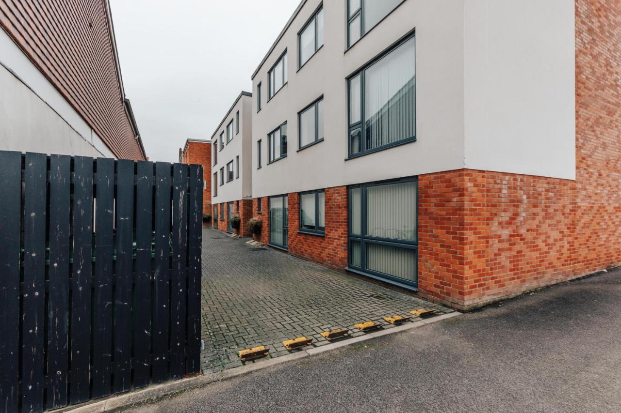 Central Modern Flat For 4-6 & Dedicated Parking Henley-on-Thames Esterno foto