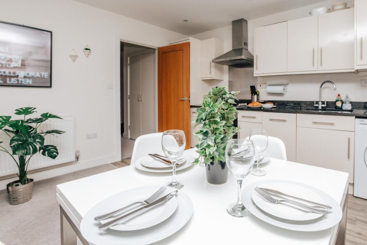 Central Modern Flat For 4-6 & Dedicated Parking Henley-on-Thames Esterno foto