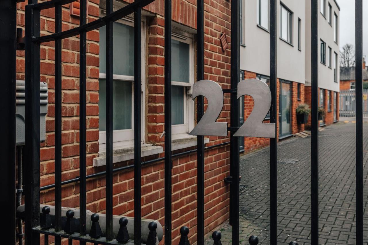 Central Modern Flat For 4-6 & Dedicated Parking Henley-on-Thames Esterno foto