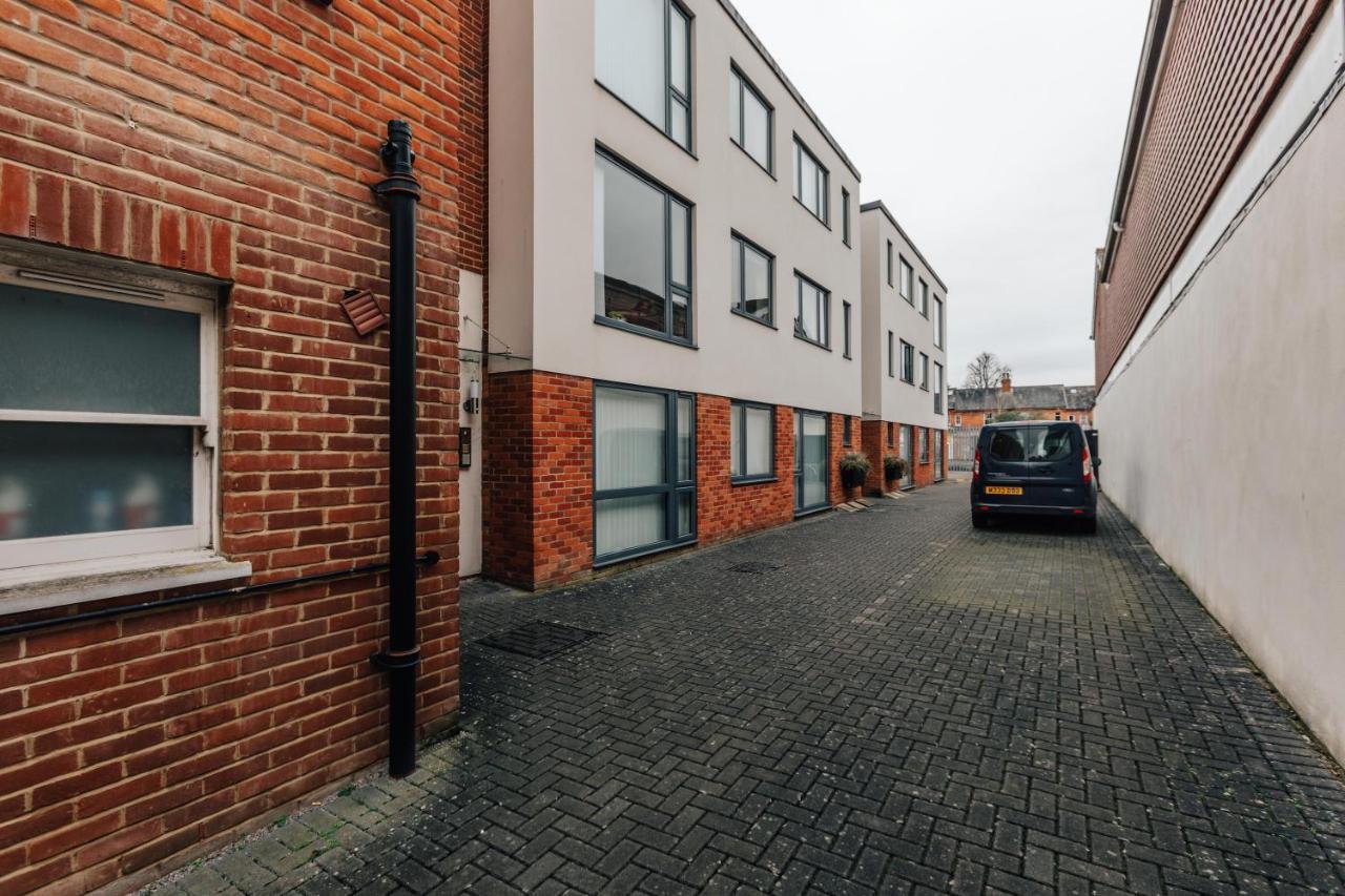 Central Modern Flat For 4-6 & Dedicated Parking Henley-on-Thames Esterno foto