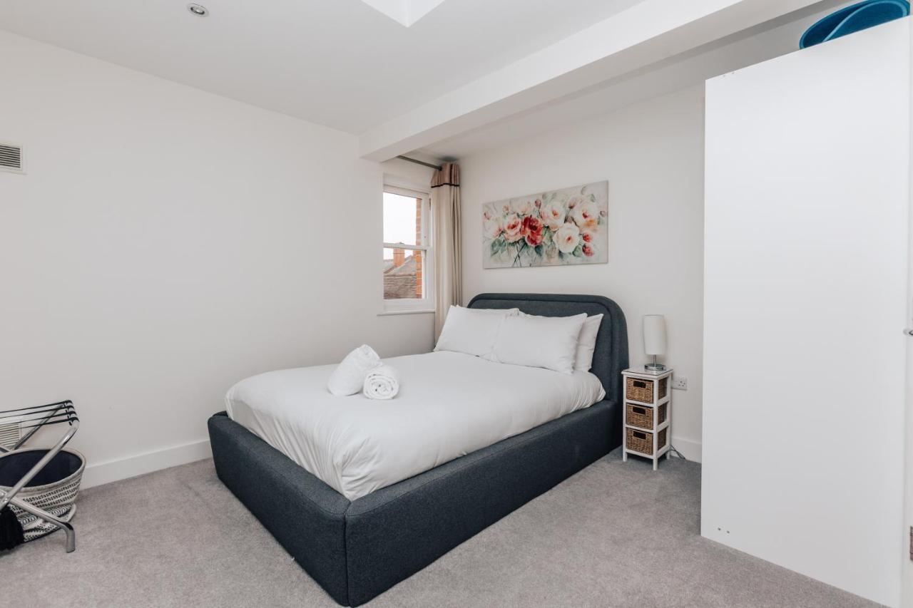 Central Modern Flat For 4-6 & Dedicated Parking Henley-on-Thames Esterno foto