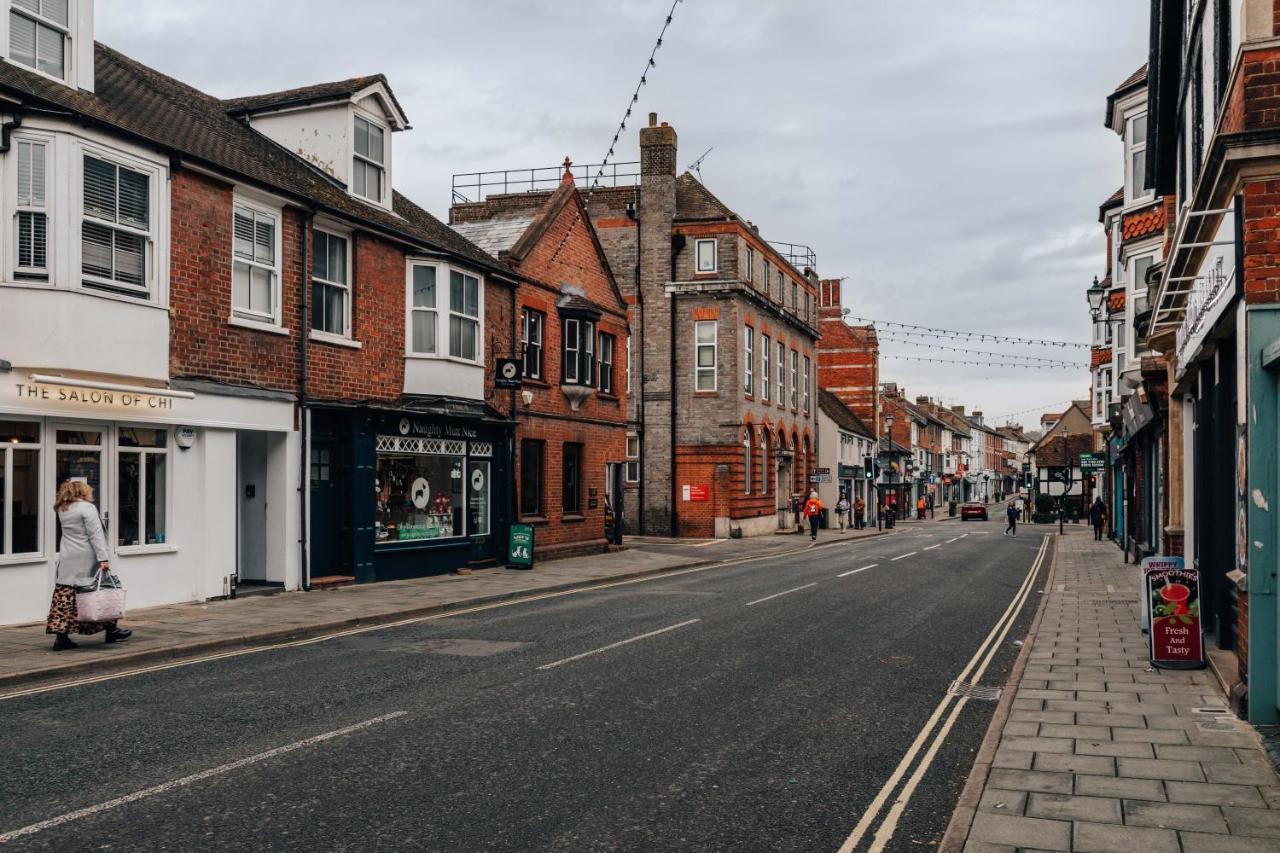 Central Modern Flat For 4-6 & Dedicated Parking Henley-on-Thames Esterno foto
